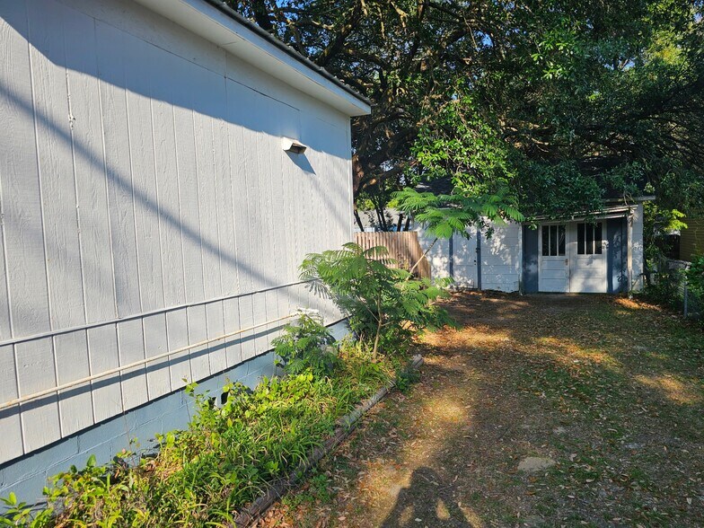Building Photo - 507 Seymour St