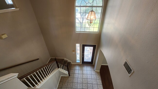 Building Photo - Located In the heart of Stone Oak
