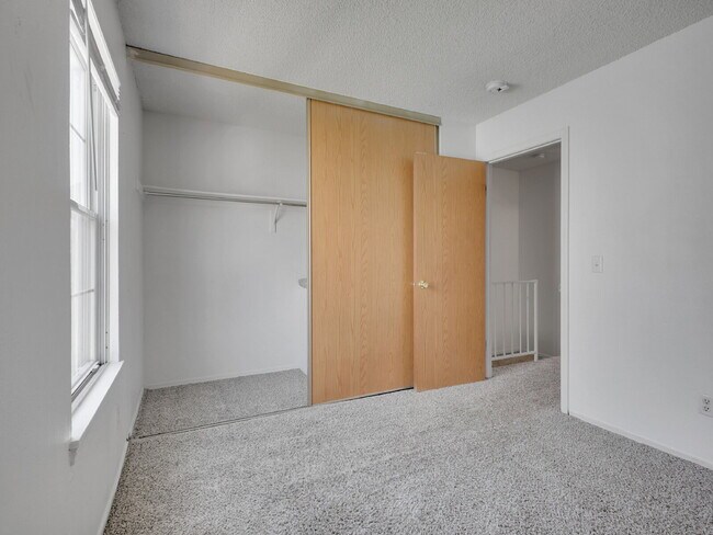 Building Photo - $1,795 // 2-Bed 1-Bath Charming Rowhome in...