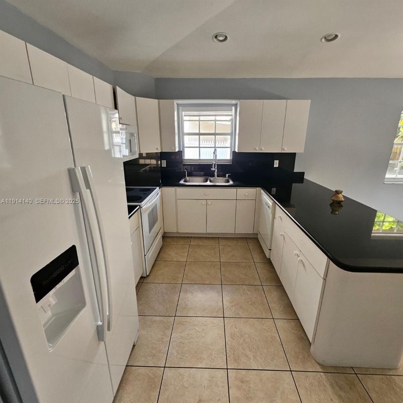 Building Photo - 8330 SW 96th Pl