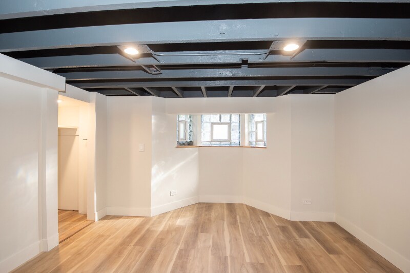 Building Photo - 2176 N Maplewood Ave