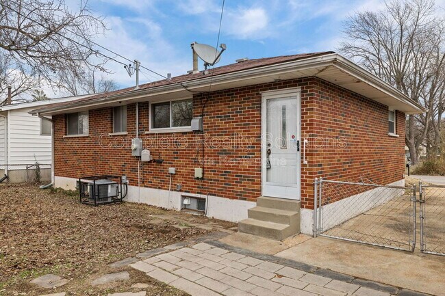 Building Photo - 11809 Bridgevale Ave