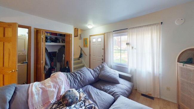 Building Photo - 543 Longshore Dr