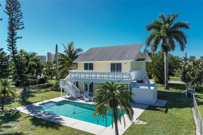 Building Photo - 140 Estrellita Dr