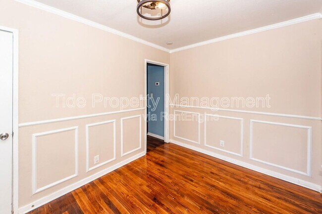 Building Photo - 1233 Hawthorne Cir