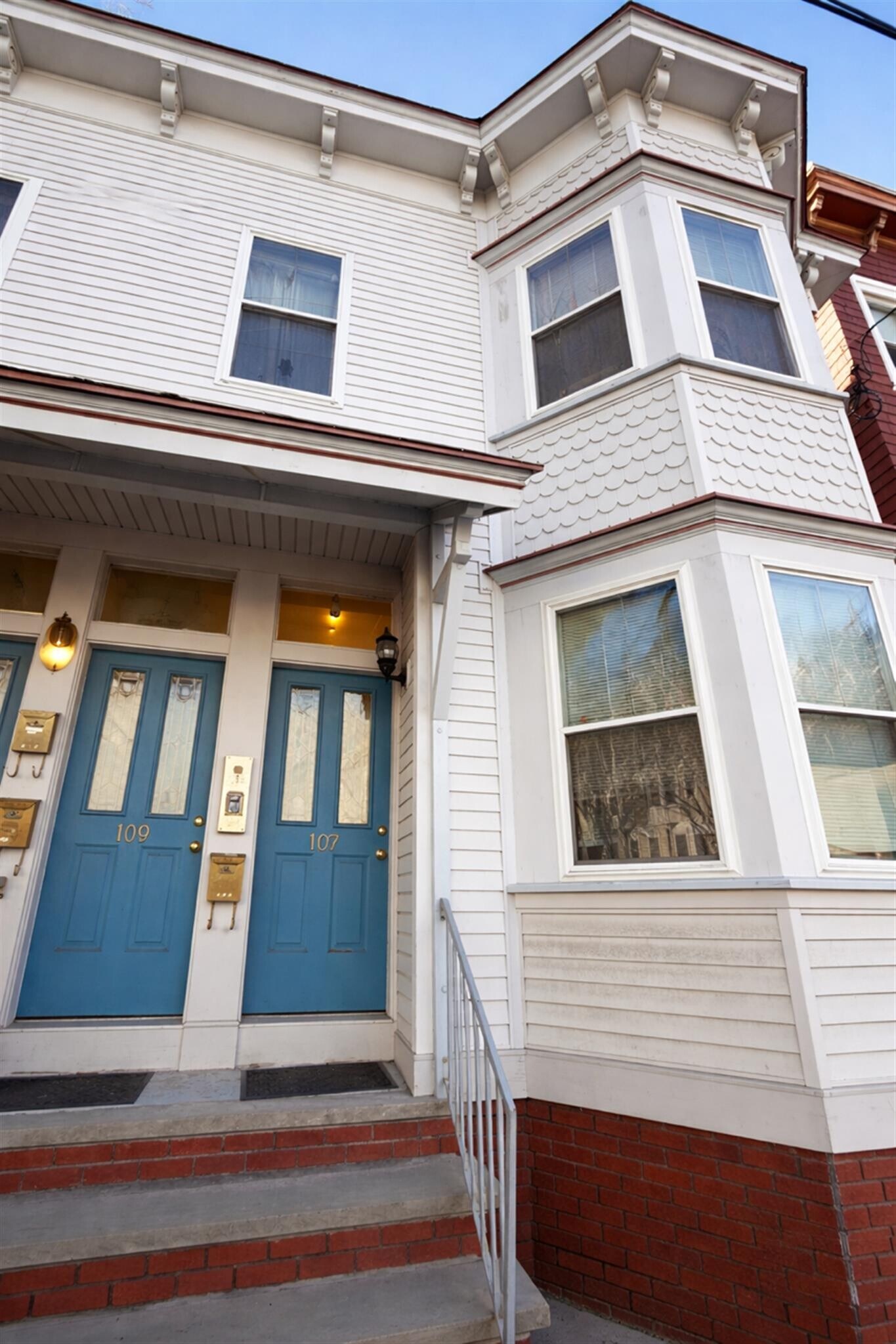 Building Photo - 107 2nd St