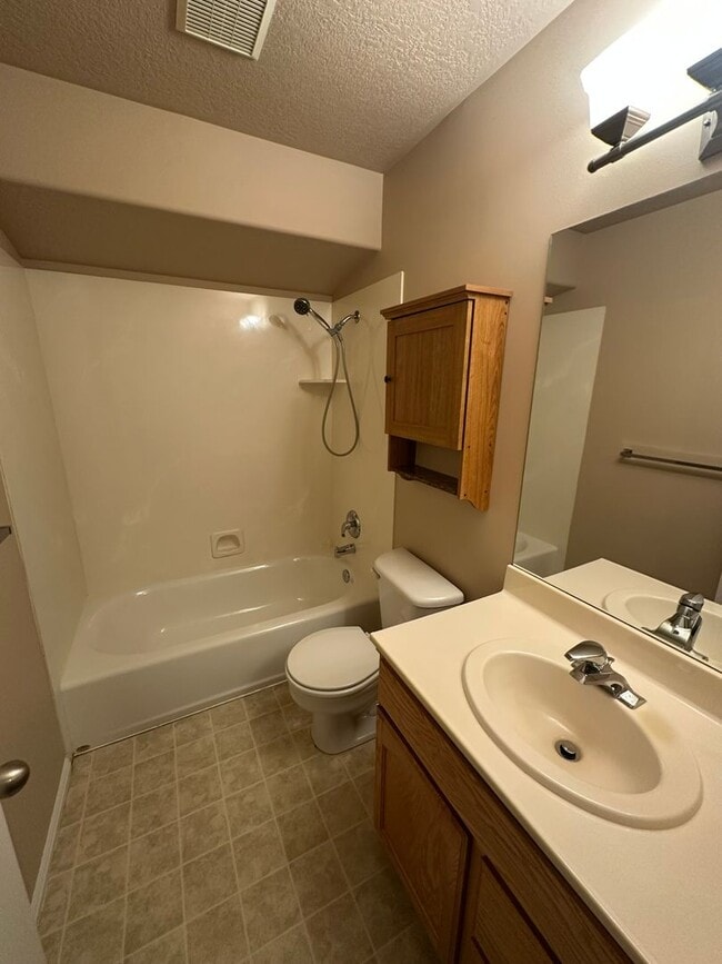 Building Photo - 4 Bed | 2.5 Bath Home in Clinton – Ready for Move-In!