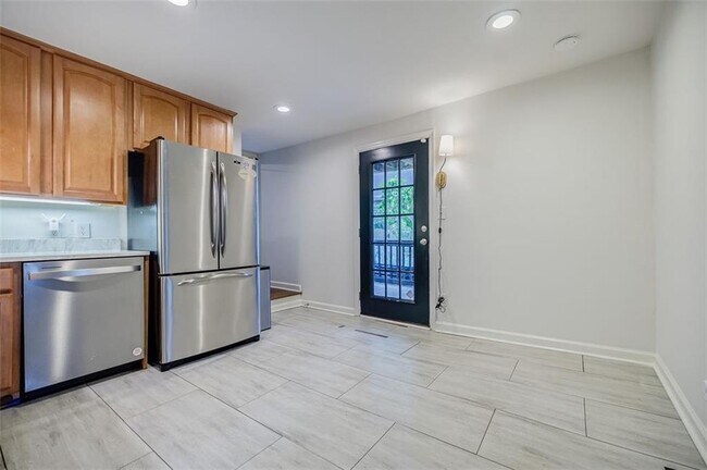 Building Photo - 183 Locust St NE