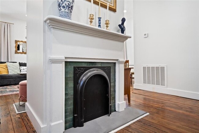 Building Photo - 934 Conti St