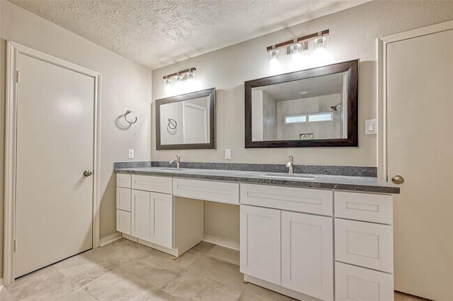 Building Photo - 3615 Highfalls Dr