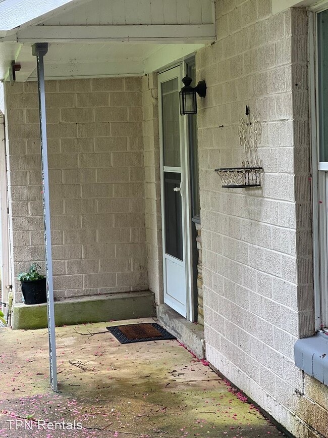 Building Photo - 4 br, 2 bath House - 6259 S. Lakeshore Dr.
