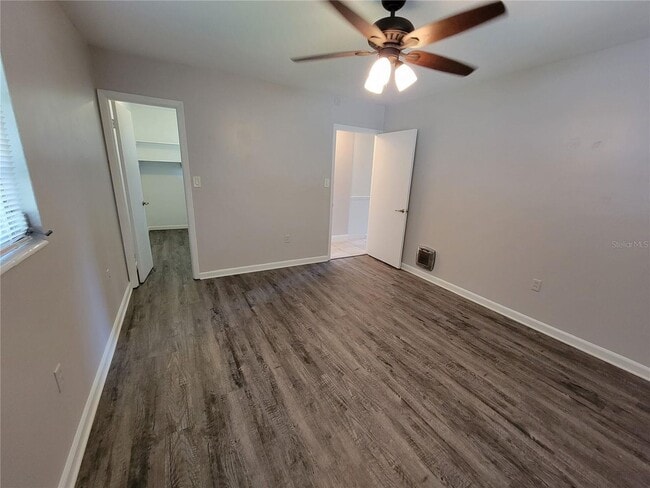 Building Photo - MOVE IN SPECIAL- Charming 1/1 Duplex in St...