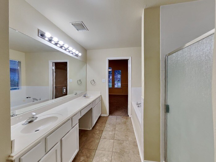 Building Photo - 25622 Oakridge Forest Ln