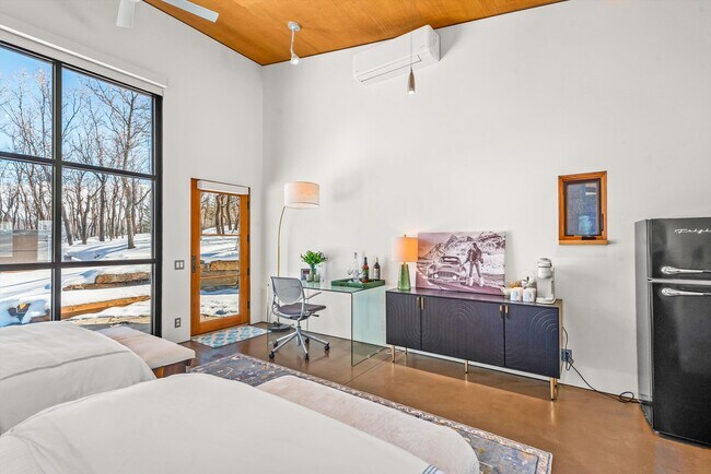 Building Photo - 2700 Juniper Hill Rd