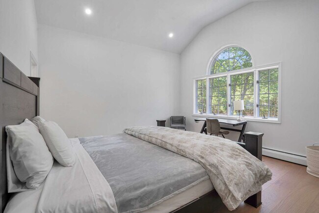 Building Photo - 1 Ginny Ct