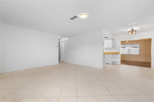 Building Photo - 2814 20th Ave Dr W