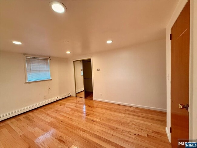 Building Photo - 12 Farview Terrace