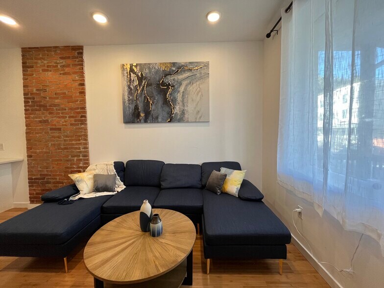 Building Photo - 721 N 40th St