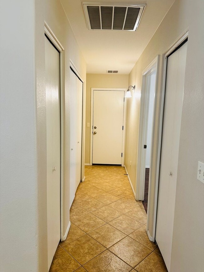 Building Photo - RANCHO DEL LAGO - 3 Bedroom 2 Bath - Price...