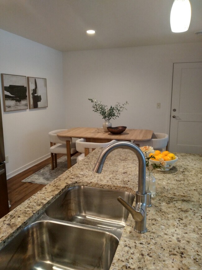 Building Photo - 2741 Hidden Dr