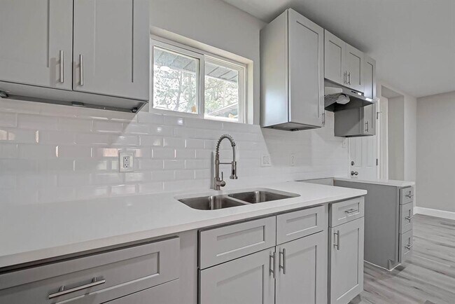 Building Photo - 9830 Degas Ln