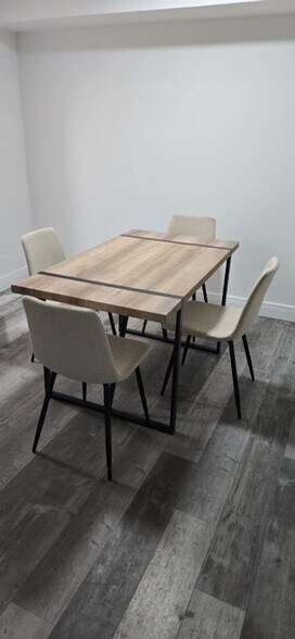 Building Photo - 530 S Park Rd