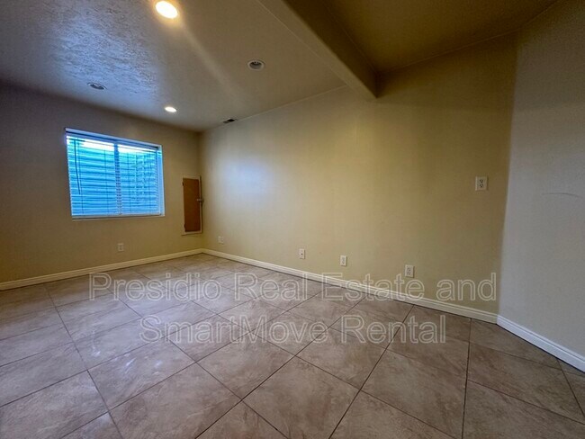 Building Photo - 5325 Scenic Ridge Cir