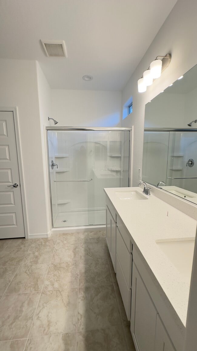 Building Photo - 16805 W Shangri La Rd