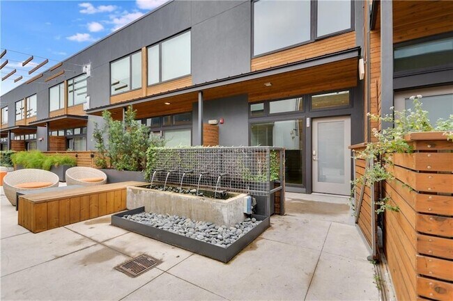 Building Photo - 2002 E 7th St