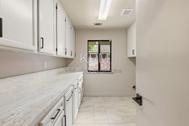 Building Photo - 3342 Cove Cir