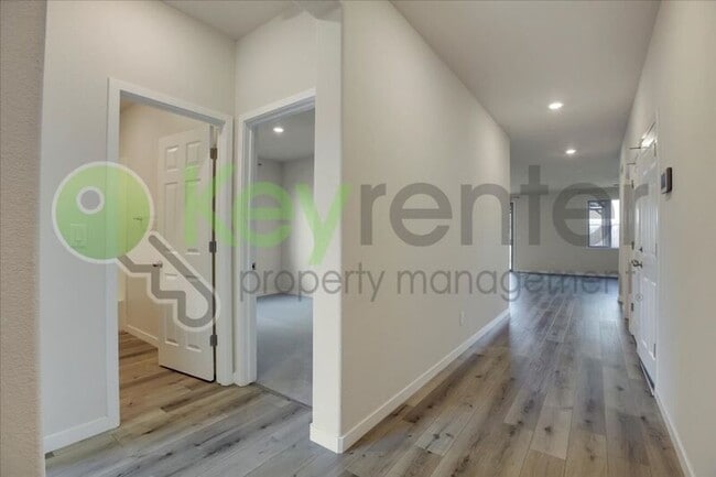 Building Photo - 5584 Harcrest Dr