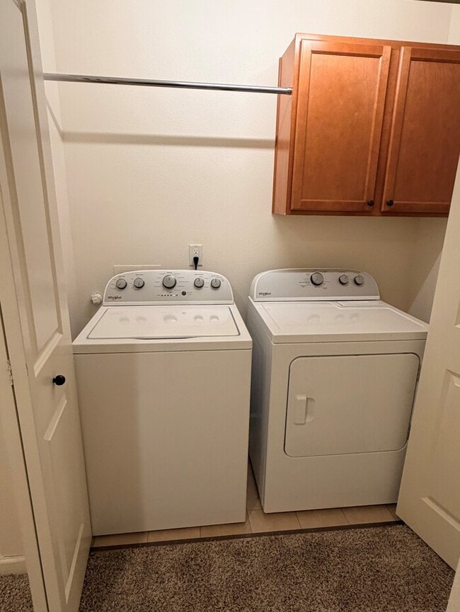 Building Photo - Beautiful Home w/Gas Fireplace, Plank Flooring, Fenced Yard, Garage, W/D & MORE!