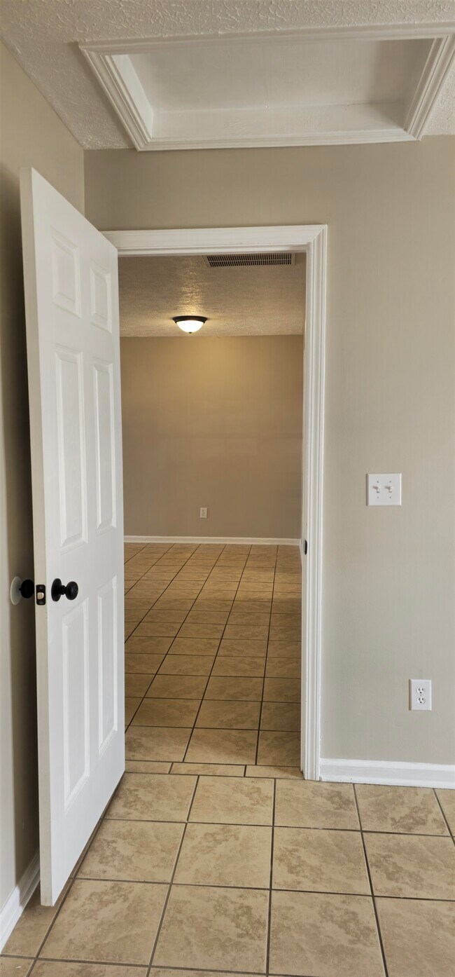 Building Photo - 811 17th Ave