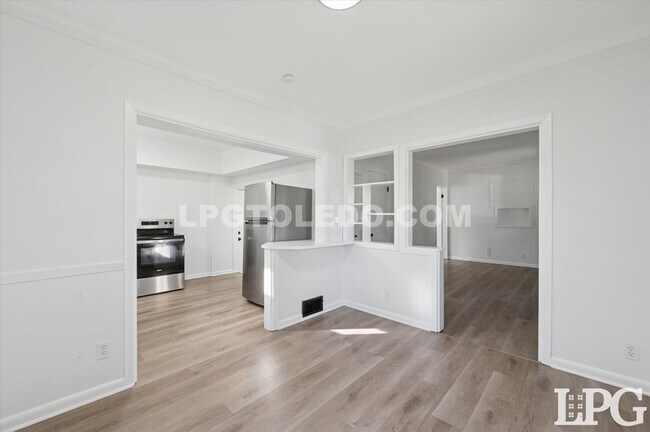 Building Photo - 4013 Caroline Ave