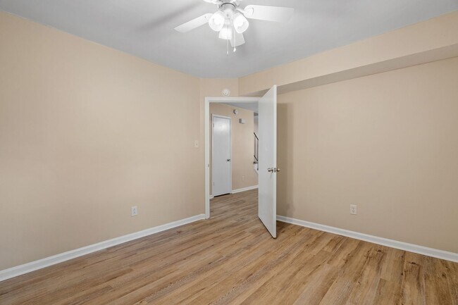 Building Photo - 4117 Rainbow Dr