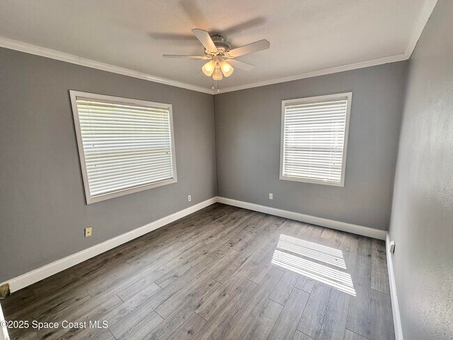 Building Photo - 350 Vesta Cir
