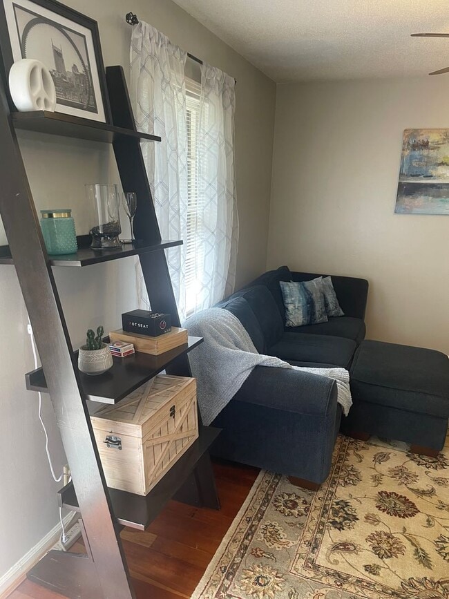 Building Photo - Fabulous 1BR Furnished Duplex