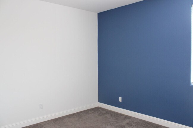 Building Photo - 1345 Orchid Ct