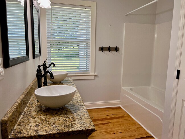 Building Photo - 1053 New Bridge Rd