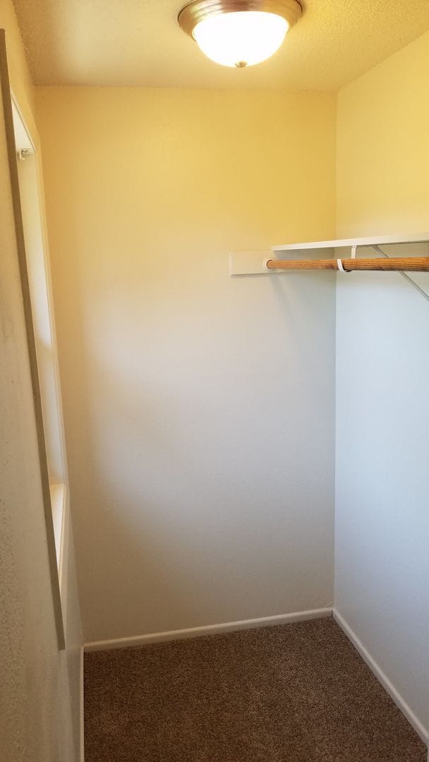 Building Photo - FREE RENT! 2x1 Townhome on Miller St S