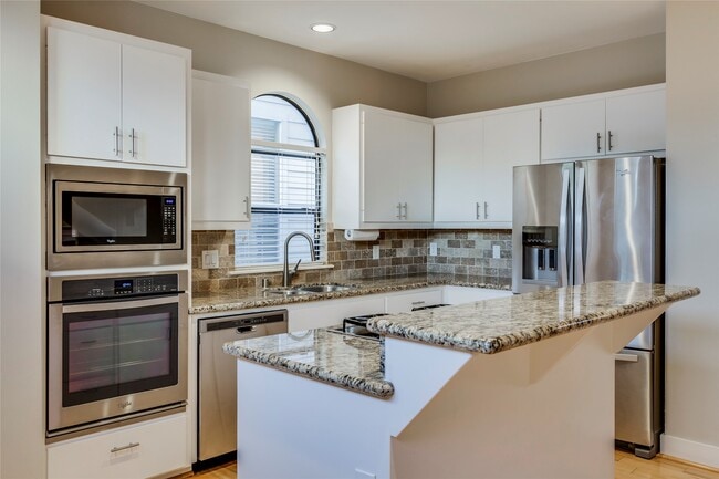 Building Photo - 609 Lester St