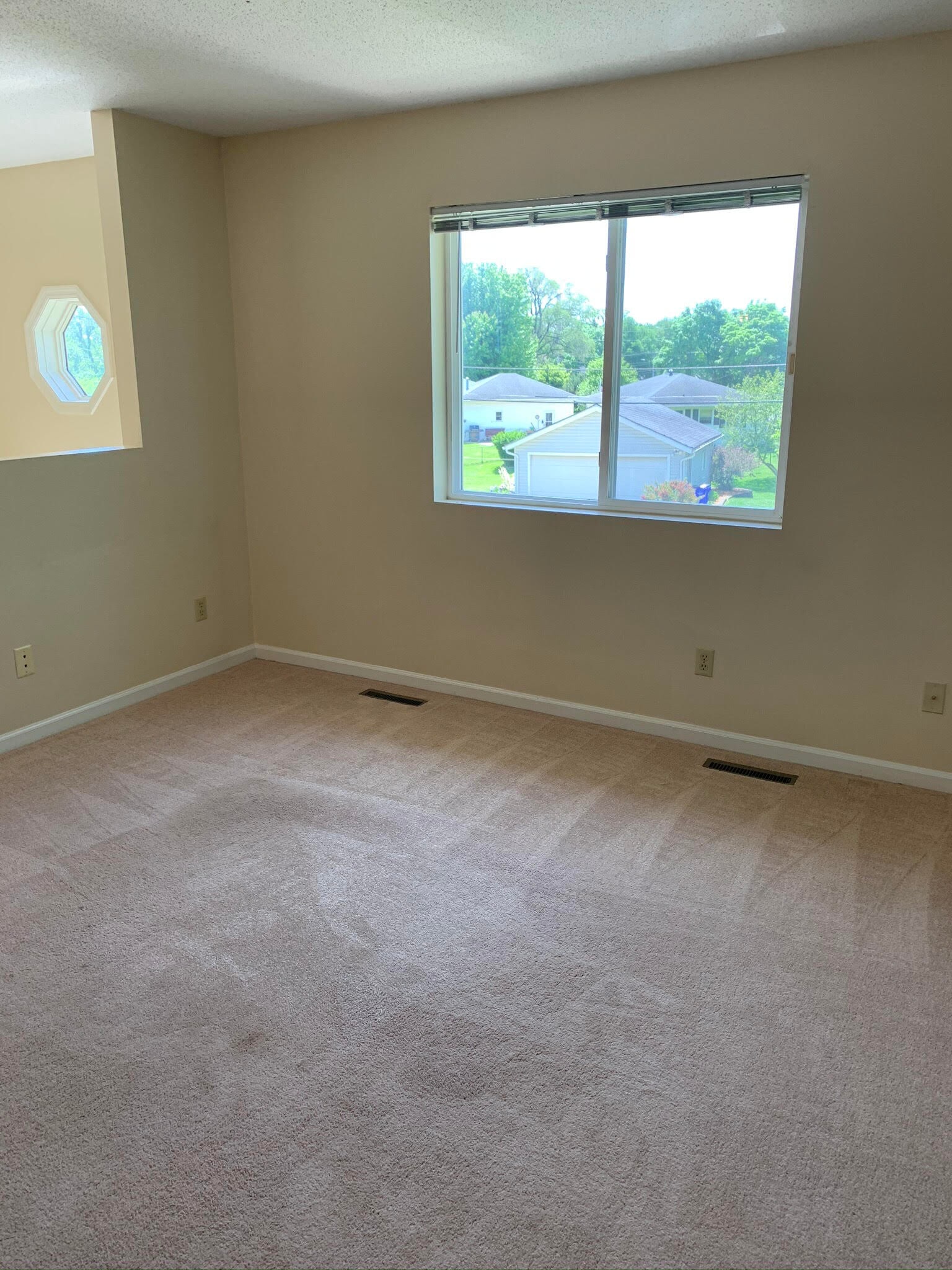 Building Photo - 1002 Quarry Ave SW