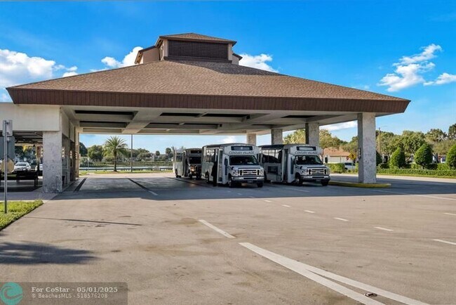Building Photo - 12600 SW 5th Ct