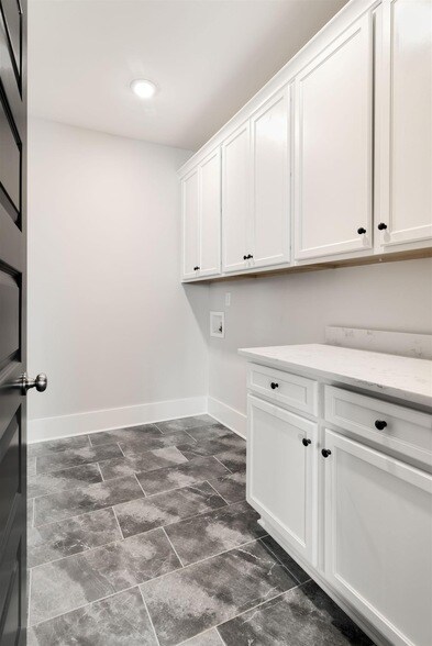 Building Photo - 6556 Windmill Dr