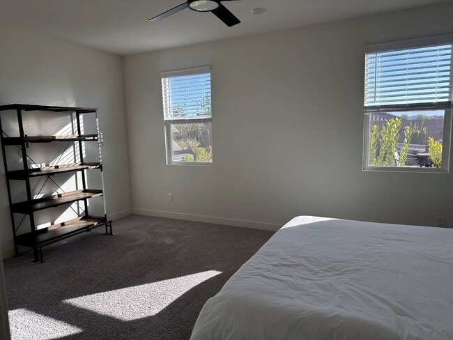 Building Photo - 10114 Blue Cereus St