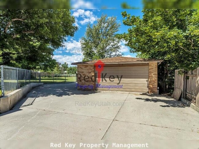 Building Photo - Coleman St Single Family Home with 2 Maste...