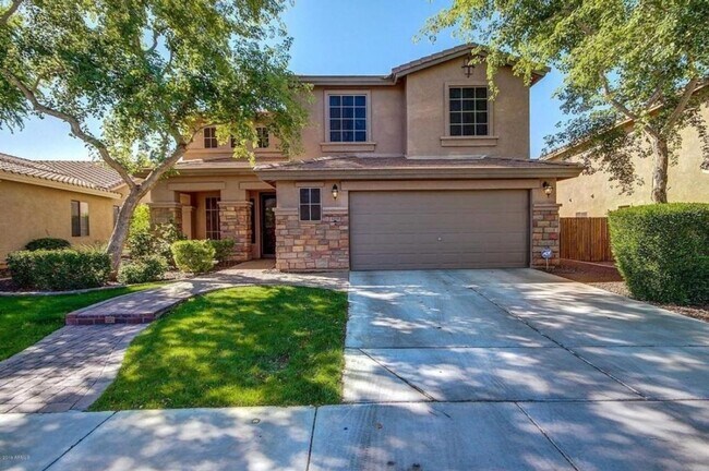 Building Photo - Stunning 4BR House in Phoenix with sparkling pool, resort style backyard and solar panles