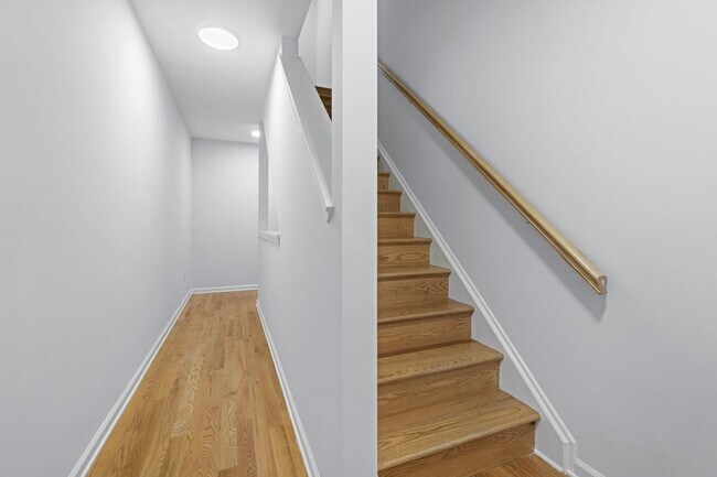 Building Photo - 443 Whiton St