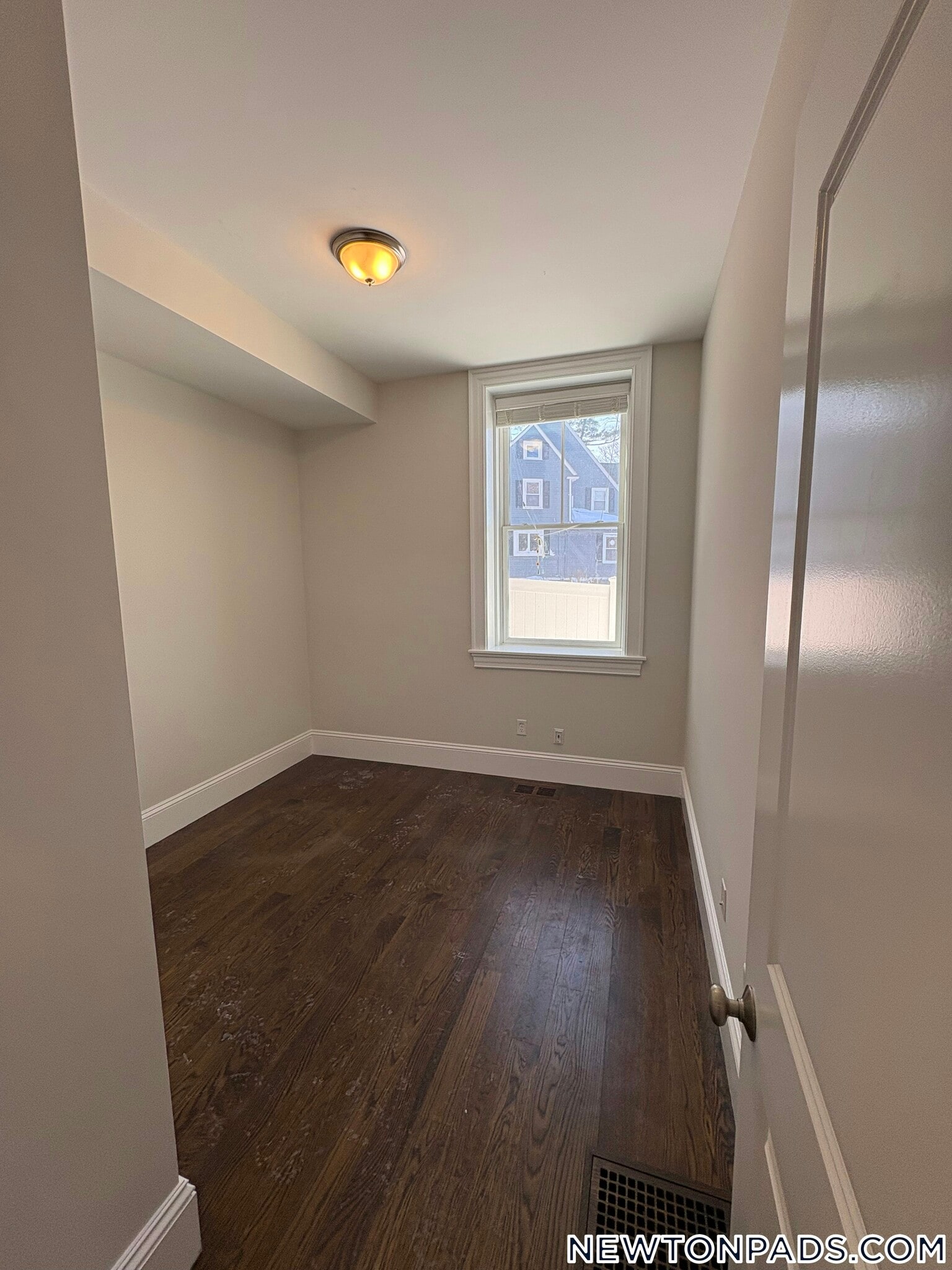 Building Photo - 2044 Beacon St