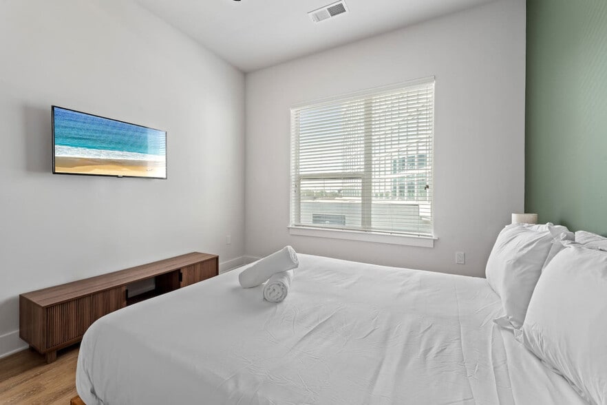 Building Photo - 801 N Mac Dill Ave